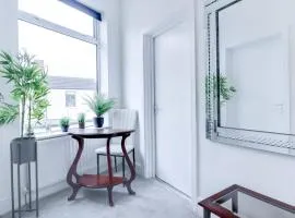 Spacious 4-Bed Home in Redcar by MCPI Hosting Perfect for Contractors & Groups