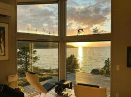 Modern Cabin With Panoramic Views Of Vestfjorden, hotel i Tranøy