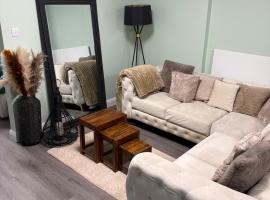 Petite Apartment in Denham, hotell i Denham