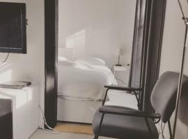 Tiny house Weerdinge, Hotel in Emmen