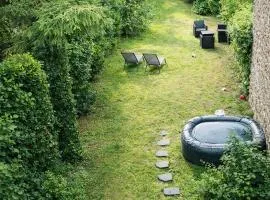Studio rénové avec jacuzzi & jardin, 5 min du centre historique