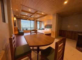 Snow City Stays - Shivalaya, hotell i Haripūr