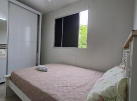 Studio aconchegante a passos do metrô e comercio, hótel í Salvador