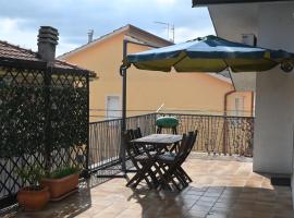 K07 - Castelfidardo, accogliente trilocale con ampia terrazza, hotel v destinaci Castelfidardo