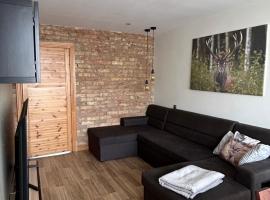 Dzirnavu ielas apartamenti, hótel í Saldus