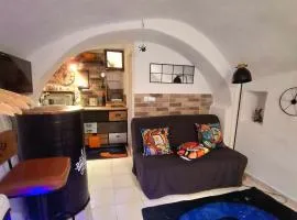 Tiny studio, rustic style, historic center