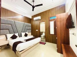 Hotel Mero Vrindavan, hotelli kohteessa Chhatikara