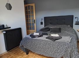 Chambres d'hôtes chez Peggy et Eric chambre indus, hótel í Équevillon