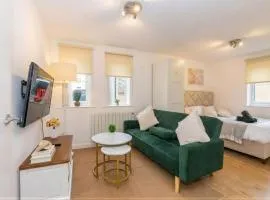 Wembley Studio, Free Parking Near Stadium & Tubes