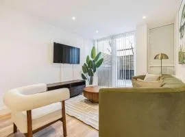 Central Gravesend 1BR - Wi-Fi & Kitchen - Sleeps 2