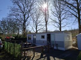 Gezellige, knusse, Stacaravan Banjer, Hotel in Schoonloo