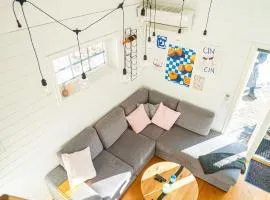 Tiny House at Lake with Canoe & Forest close to Gothenburg