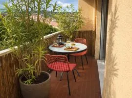 Appartement traversant lumineux avec deux balcons - proche Cannes