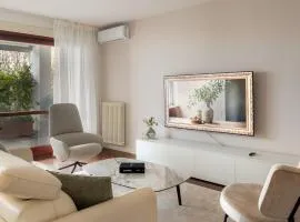 Elegante Como Centro Apartment By Icon7 Luxury