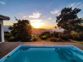 Quiosque com piscina e vista