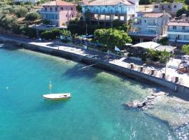 Evita Studios, hotel v mestu Xiropigado