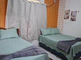cantinho da Raq,um quarto SUÍTE com ar condicionado duas camas de casal perto doAeroporto, UEPA, Rodoviaria, magueirao, UFPA,parque ambiental,