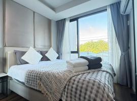 6th Avenue Surin by Win217, hotel i Surin Beach