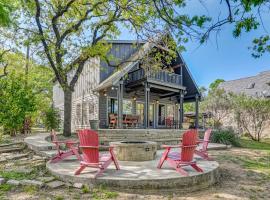Lakefront Chico Haven w/ Multi-Level Private Dock!, hotel a Chico