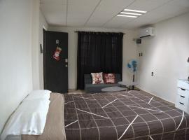 Comfortable and Centrally Located Accommodation 2, hótel í Altamira