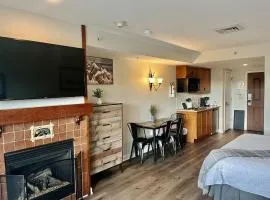 Cozy renovated Studio at Creek)