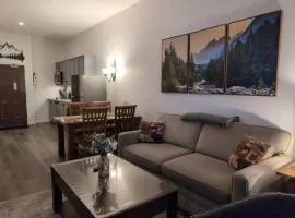 Amazing 1st floor Ski inout at Creek)