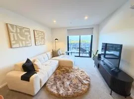 Modern 1BR Apartment Manchester Street CBD