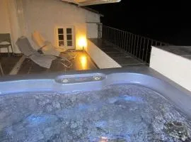 Maison de caractère, terrasse tropézienne, jacuzzi, vue imprenable