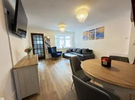 Modern 2BR Near City Centre -free Parking-Garden 6-8
