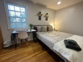 -No15- Comfy Private Room in a House - Walking distance to Boston College and Green Line T Station - Centrally Located at Brighton Boston