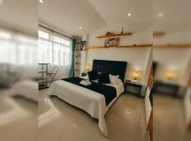 HABITACIÓN AMPLIA y CÓMODA CON BAÑO PRIVADO