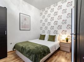 Apartament Modern în Ansamblu Rezidențial Privat cu parcare!!, хотел в Арад