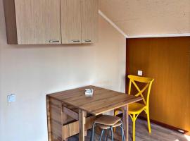 Apart Hostel, hotel a Talghar
