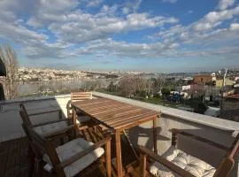 Timeless House Overlooking the Golden Horn with Sea - Nilorayn