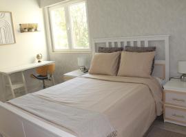 Quarto confortável, khách sạn ở Amadora