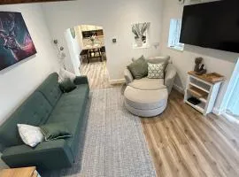 Lovely 2 Bedroom 2 Bathroom Cottage In Cheadle Staffordshire