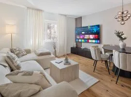 HAVN - Urban Riverside Apartment with cinema, airport and free parking