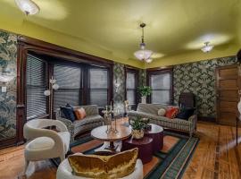 Akrons Werner House Historic 4 Bedroom Luxury, Hotel in Akron