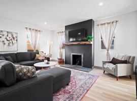 Gorgeous Remodel Game Room Sleeps 8, Hotel in Akron