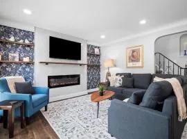 Stylish Home - Game Room - Wet Bar - Sleeps 9 - Outdoor