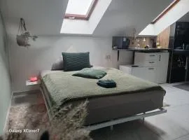 City Honor Green Room