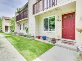 Private Townhome - Mountain Views & 2 Baths