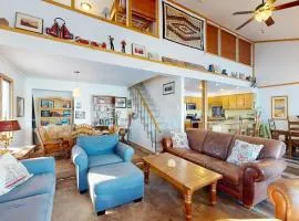 Lakeside Getaway Beach Access Shared Pool and Grills