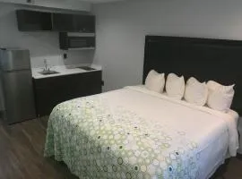 HomeTowne Studios by Red Roof Leesburg