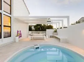 Coastal Luxe Retreat - Buddina Beachside