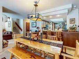 Family Retreat - Pool Tennis & Lake Access