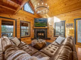 Smoky Summer Escape 3BR Cabin 15 min to Dollywood Hot tub wifi grill deck, готель у місті Сев'єрвілл