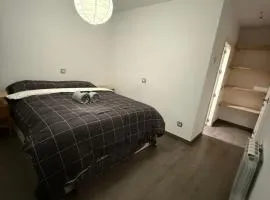 Room Madrid BarrioChino by Roomfree