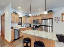 McCall Golf Condo - Pool Courts & Patio