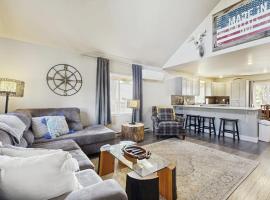 Cozy Lofted Cottage 1 Miles to Downtown, hotel i McCall